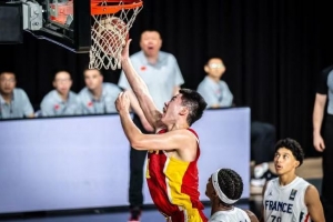 媒体人：两队实力差距大 替补表现抢眼成最大亮点