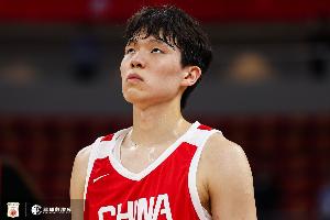 杨瀚森场上与队友存在脱节现象，如何发挥其潜力是长期课题