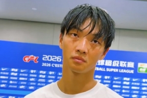 首球告捷！杨明洋表示遗憾未获三分，教练强调需加强前插