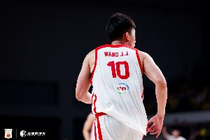 王俊杰表现不及预期，全场3投1中，仅得5分3板1助，同时失误3次，犯规4次
