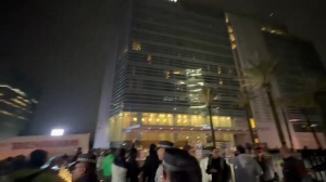 盘外战术是否有效？墨西哥球迷昨夜在酒店外持续鸣笛，赛前对厄瓜多尔进行抗议