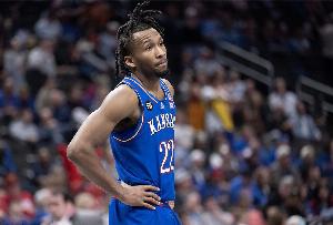 塞尔夫：彼得森NBA生涯10年8次入选全明星，场均得分20或25分