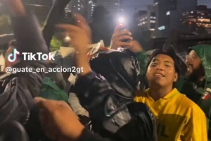 墨西哥球迷高歌侮辱阿根廷：马拉多纳已逝，为何你们还不随他而去？