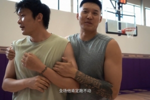 曾繁日戏谑未与丁彦雨航同队比赛：4V4全场表现不佳，跑不动全场