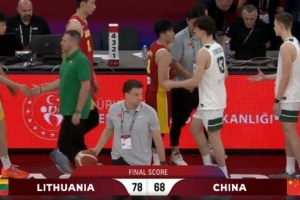 张宇辰手感不佳,中国U17男篮远投火力减弱,陈昱休投篮不准
