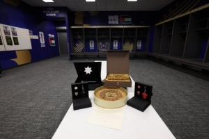优雅告别：FIFA官方社交媒体发布照片，约旦队在更衣室留赠礼物及感谢信