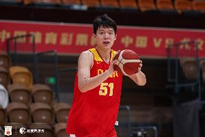 记者:今日日本队表现强劲+霍金森明星发挥,中国男篮主场惨败