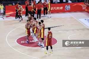 沈阳媒体人:每人赠送一张免费地铁票,男篮表现未达沈阳和球迷期望