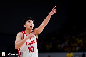 王俊杰半场3投1中获3分1篮板1助攻 正负值+8
