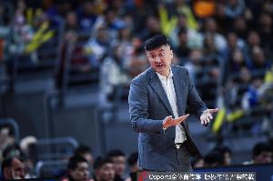 媒体人：尽管杜锋存在问题众多，但他昔日率队对战日本堪称得心应手