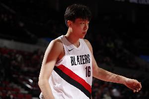 开拓者中锋阵容包括克林根、罗威和卡尔森,杨瀚森面临更大竞争压力