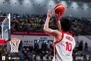 王俊杰遭遇渡边雄太,对位劣势成成长关键一课
