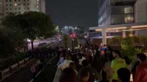 墨西哥球迷深夜在英酒店外鼓乐喧哗，安保未采取措施