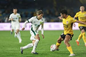 青岛西海岸主场以2-1击败海港,中超赛场连续13轮保持不败
