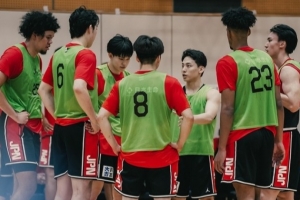 下月与中国男篮交手与否？日本篮协展示日本男篮训练照片，河村勇辉在列