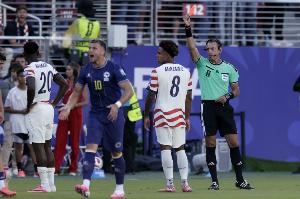白宫直接向FIFA请求重新审视巴洛贡的红牌事件，FIFA坚称不受影响