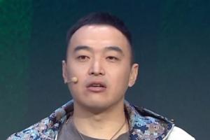 冯潇霆表示：C罗到了这个年纪，状态波动很常见，他毕竟是金字塔尖的球星