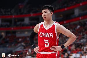 场面混乱！中国男篮第三节失误达10次，得分仅9分
